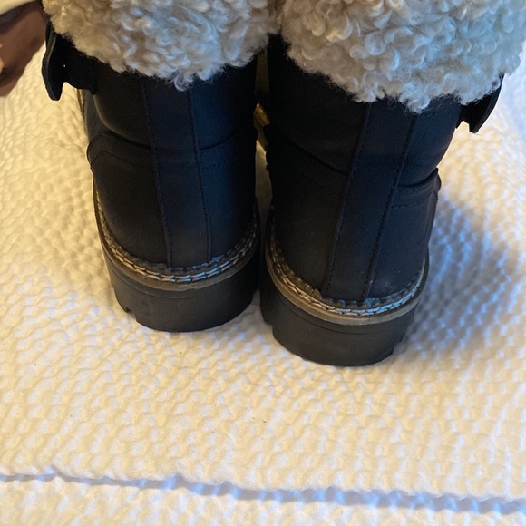 Universal Threads - Picture 2 of 6